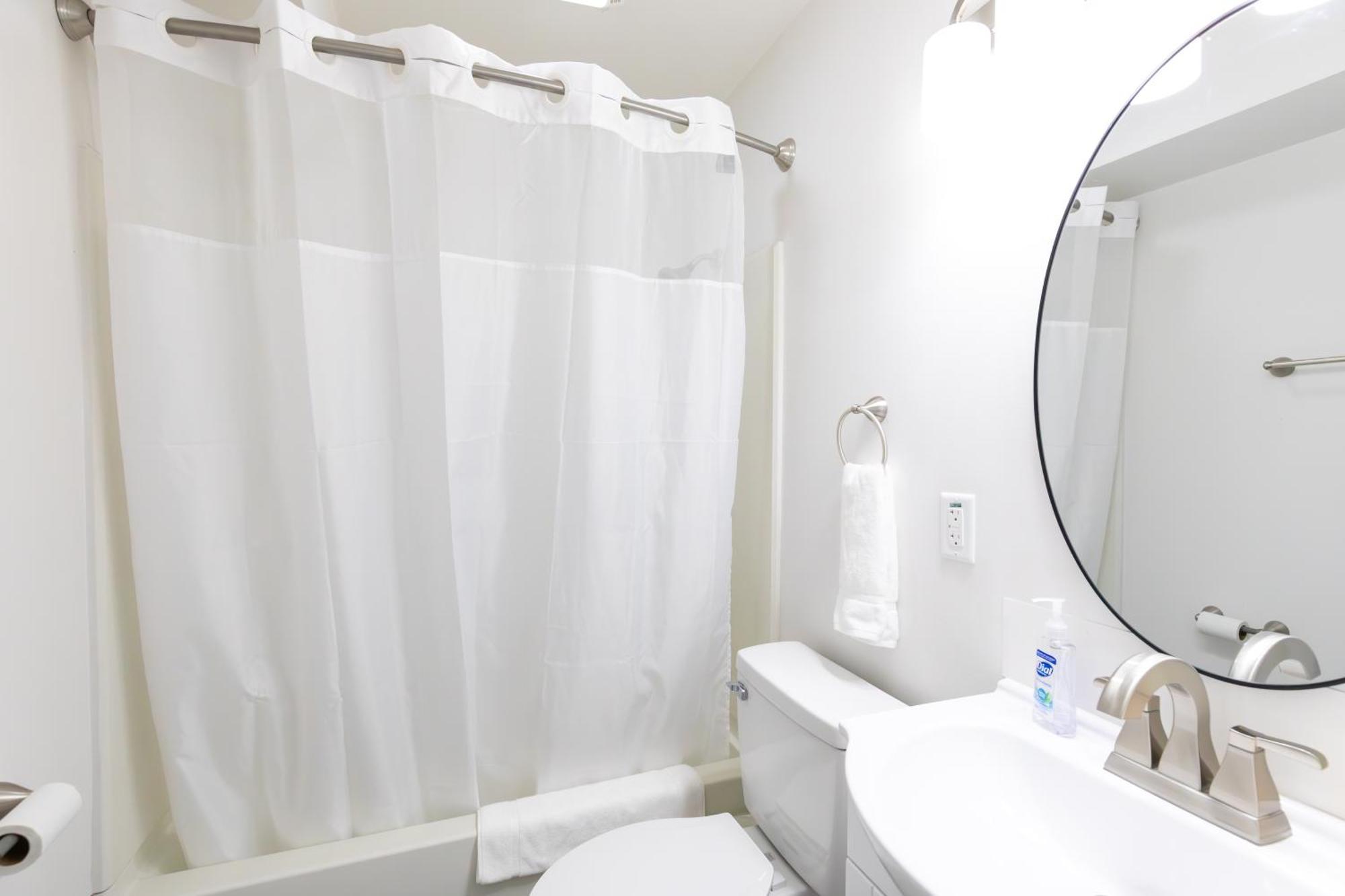 Anchor Bay Inn And Suites Sandusky Bilik gambar