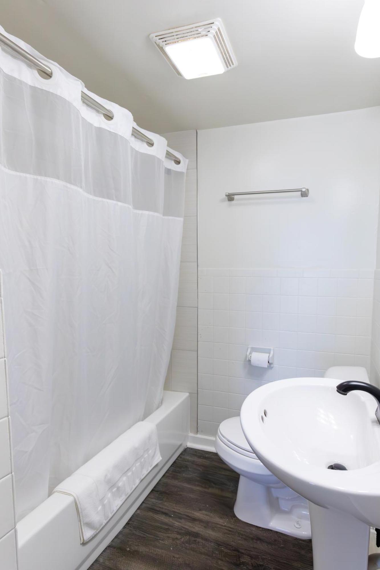 Anchor Bay Inn And Suites Sandusky Bilik gambar